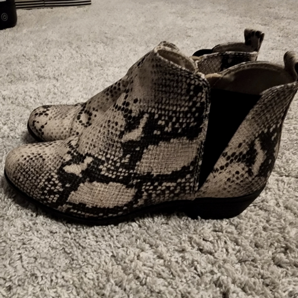 Booties - Picture 3 of 4